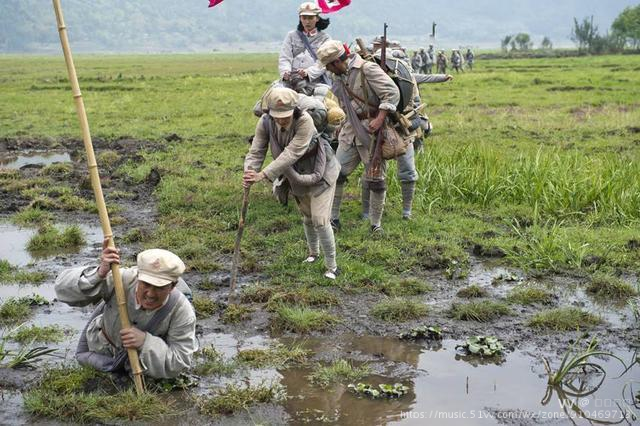 草地夜行王愿坚诵读盈盈