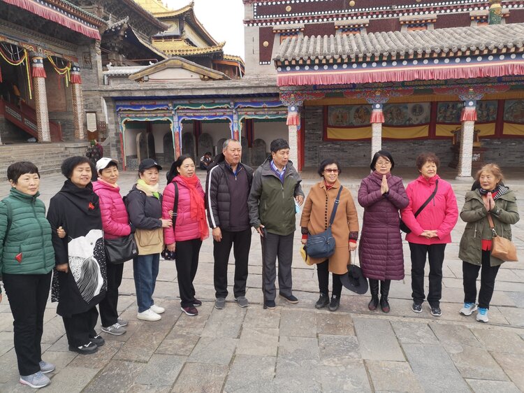 西宁塔尔寺景区密山西藏四省旅游团风采