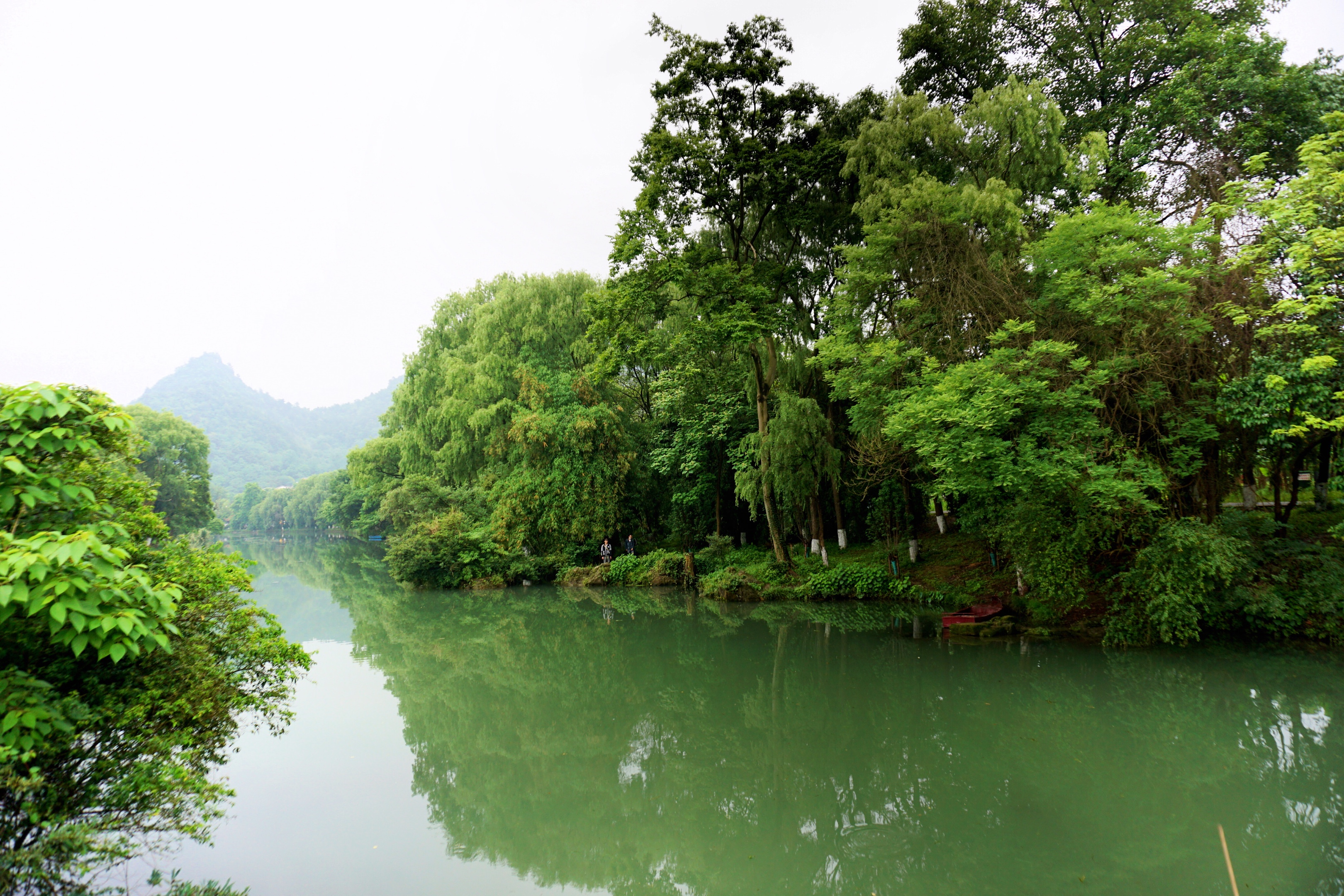 青山绿水带笑颜拍摄地图片