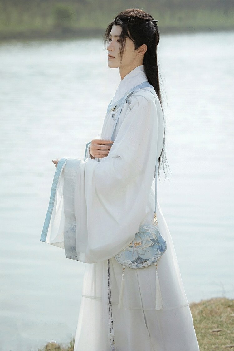 致谢出镜模特【音乐】借月【图片】小张【文字】白衣书生