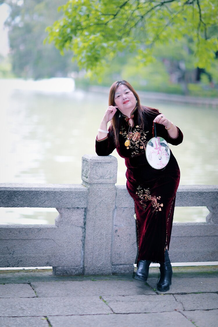 西湖旗袍秀拍摄于西湖公园摄影刘友灼出镜何雍20214