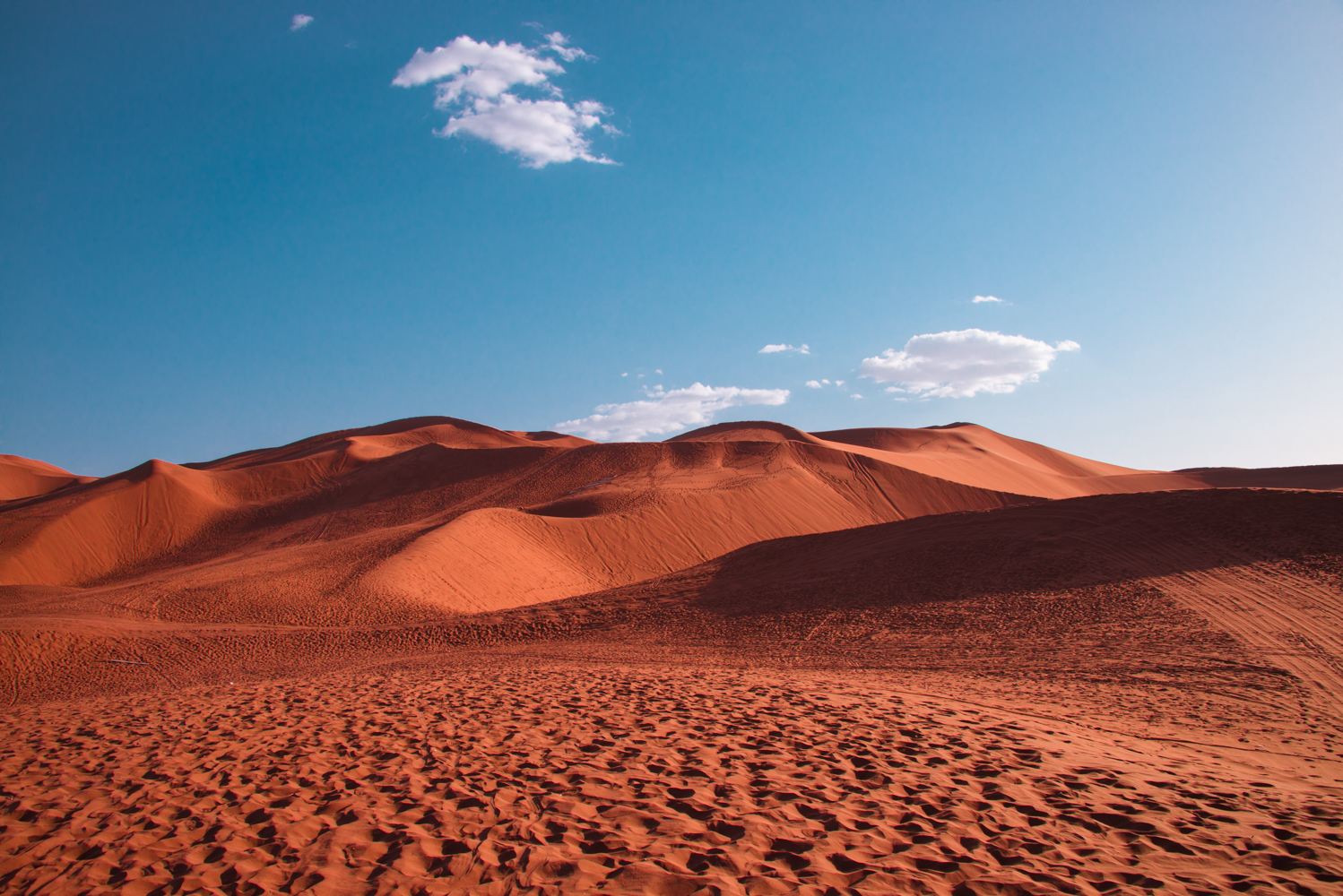 新疆库木塔格大沙漠游记