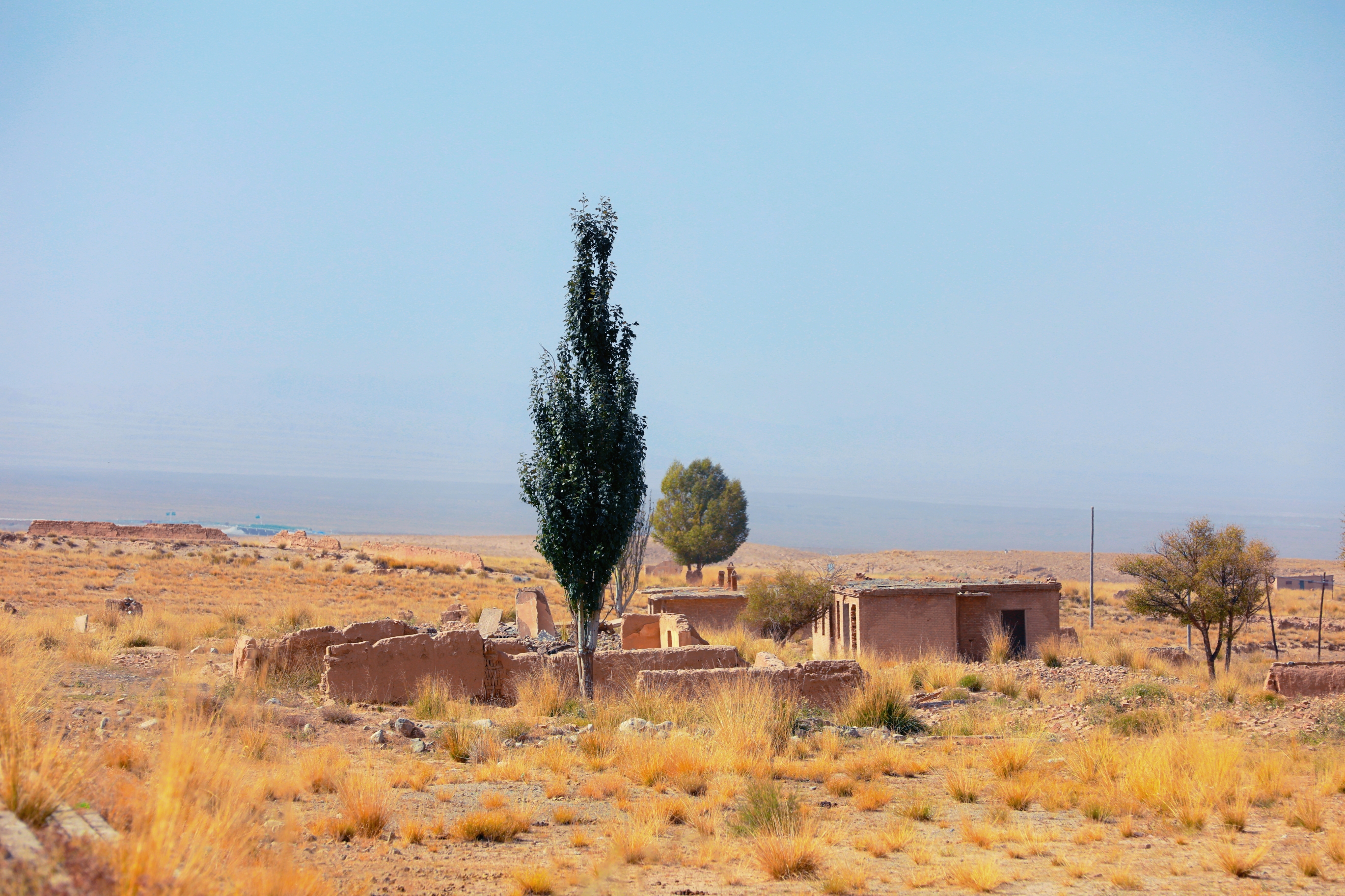 荒废在茫茫戈壁上的石油小镇【首发】