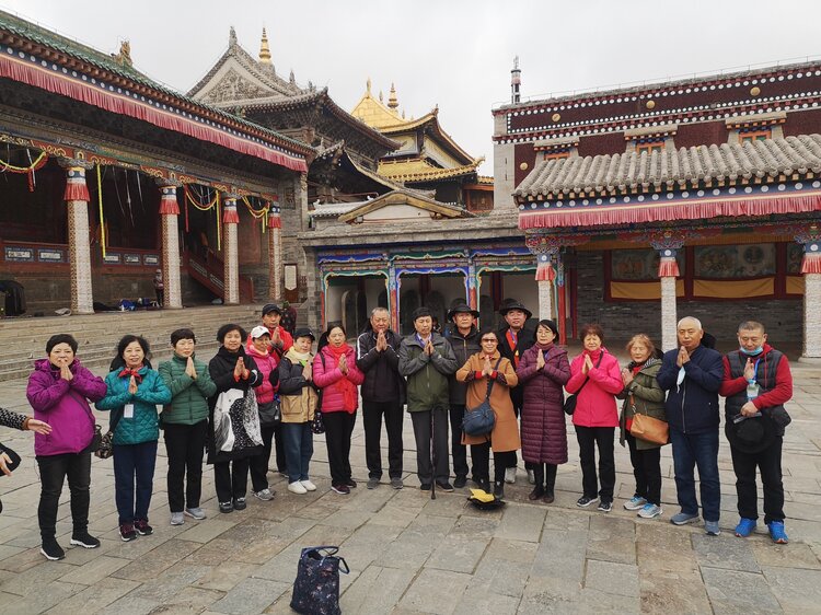 西宁塔尔寺景区密山西藏四省旅游团风采