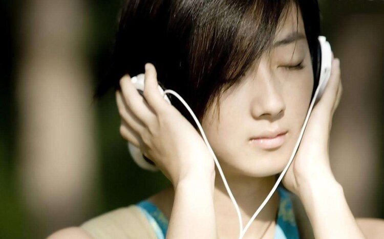 喜欢你,是因为喜欢你的声音,思念你的声音,才思念陌生的你.