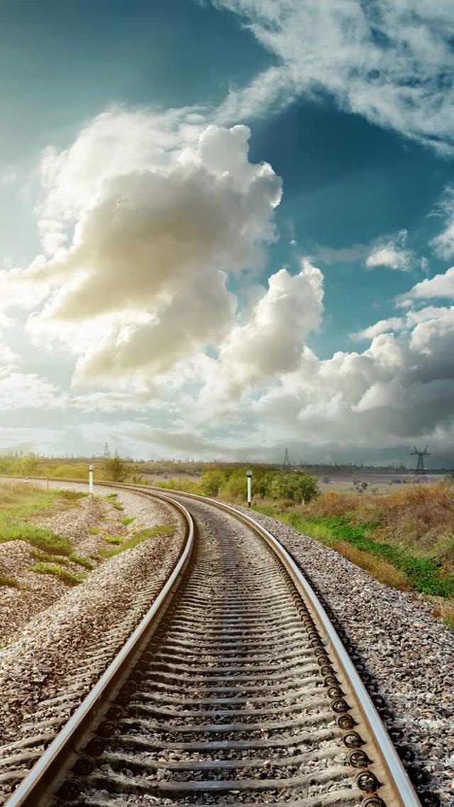地图上有一条回家的路 路有多远 爱就多苦 回家的路永远都被思念搀扶