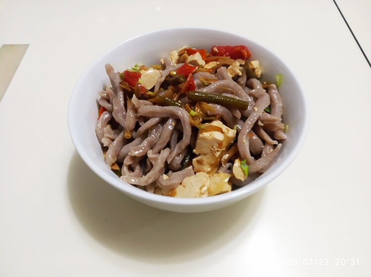 味美思红面剔尖面乱炖调和