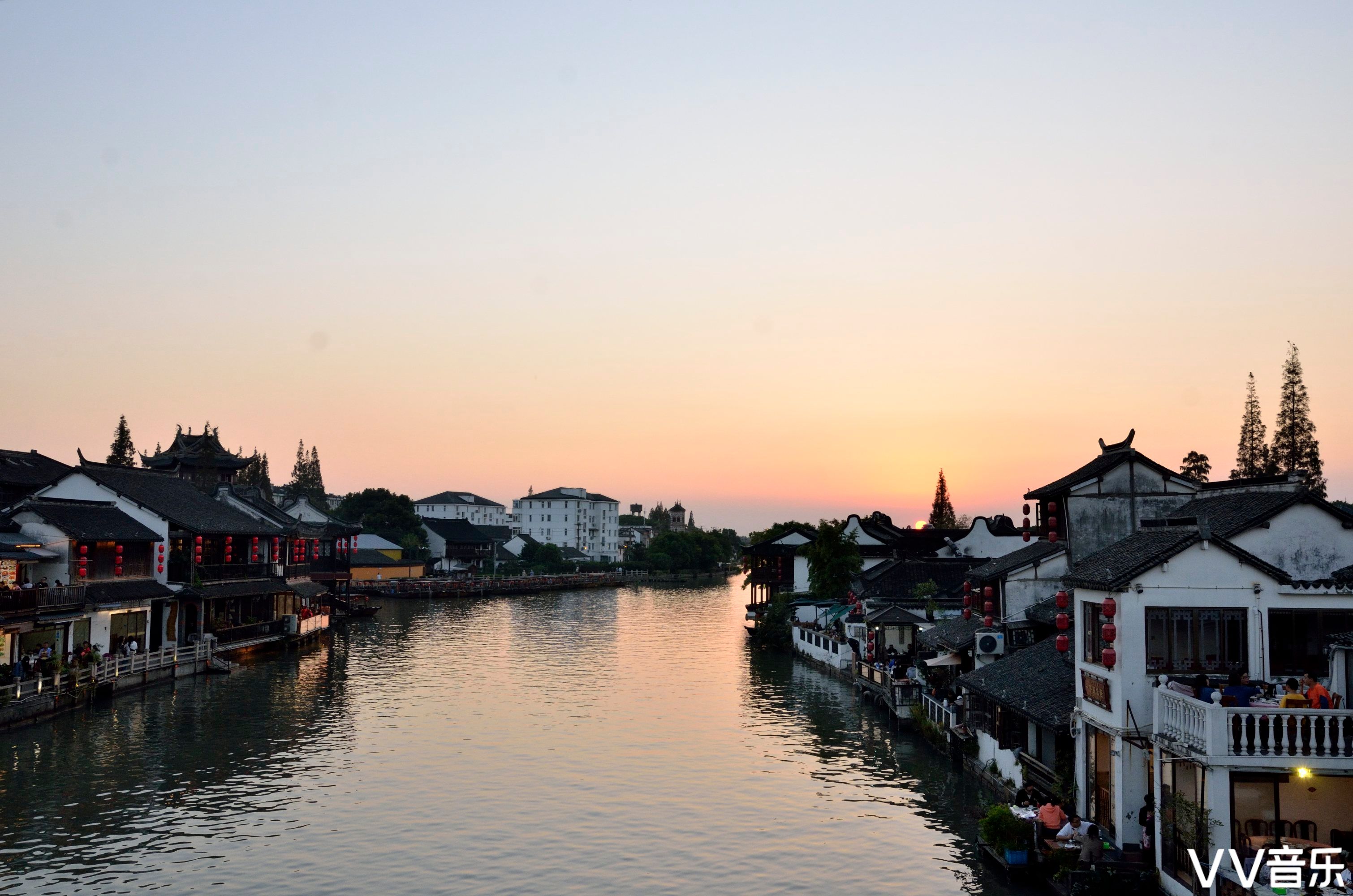 古镇晚霞