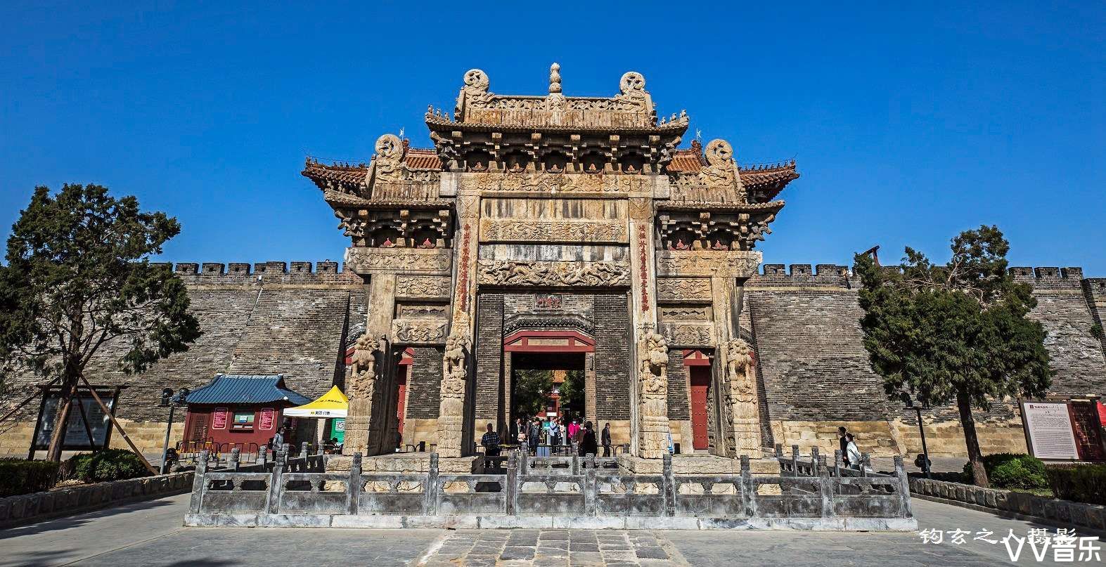 金秋流韵—金光洒满东岳庙