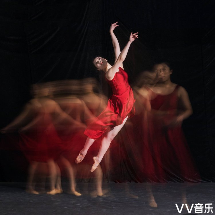 慢门拍摄动感舞蹈