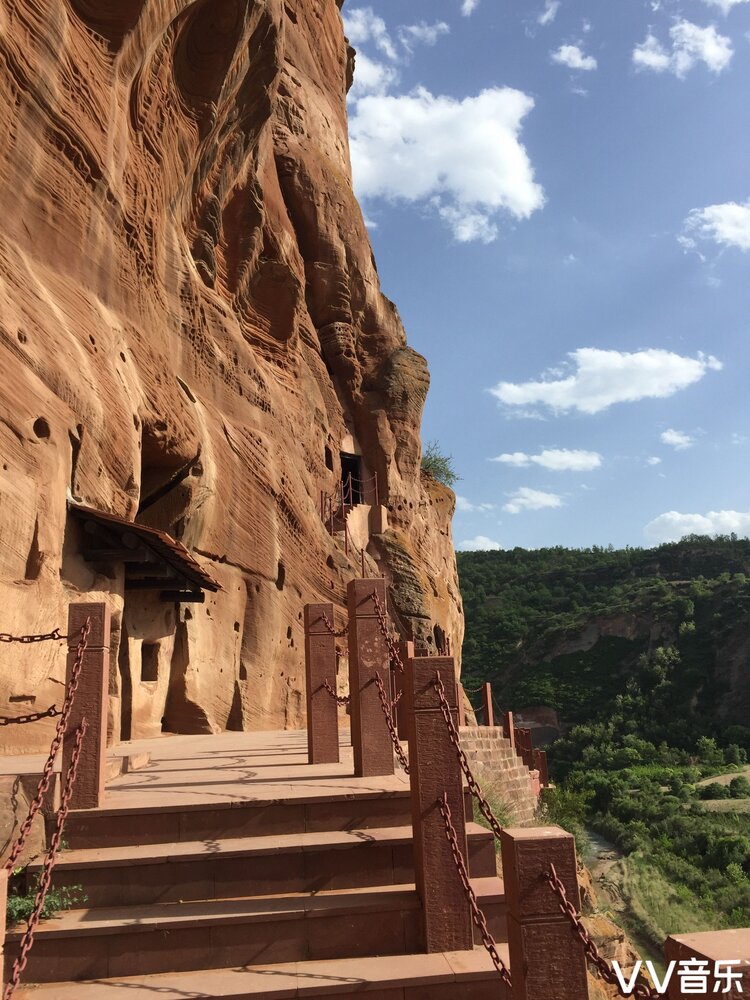 悬崖上的古寨志丹永宁山古寨延安又一处美景
