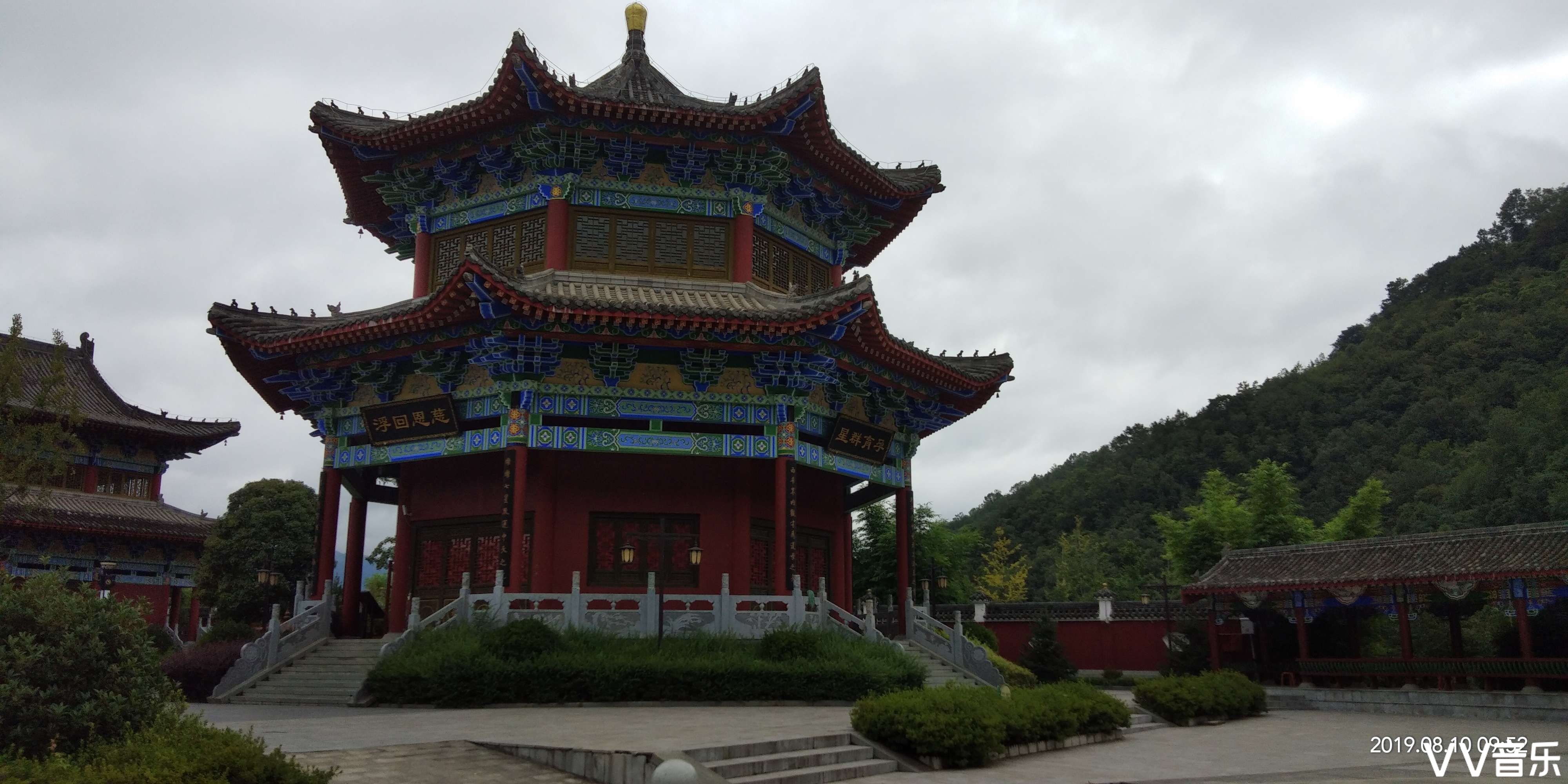 玉皇殿 直对南天门