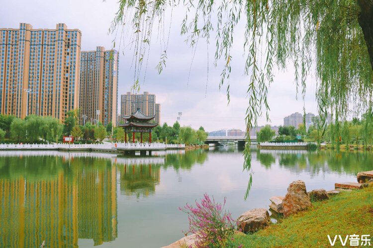 龙湖公园最美息县八公里