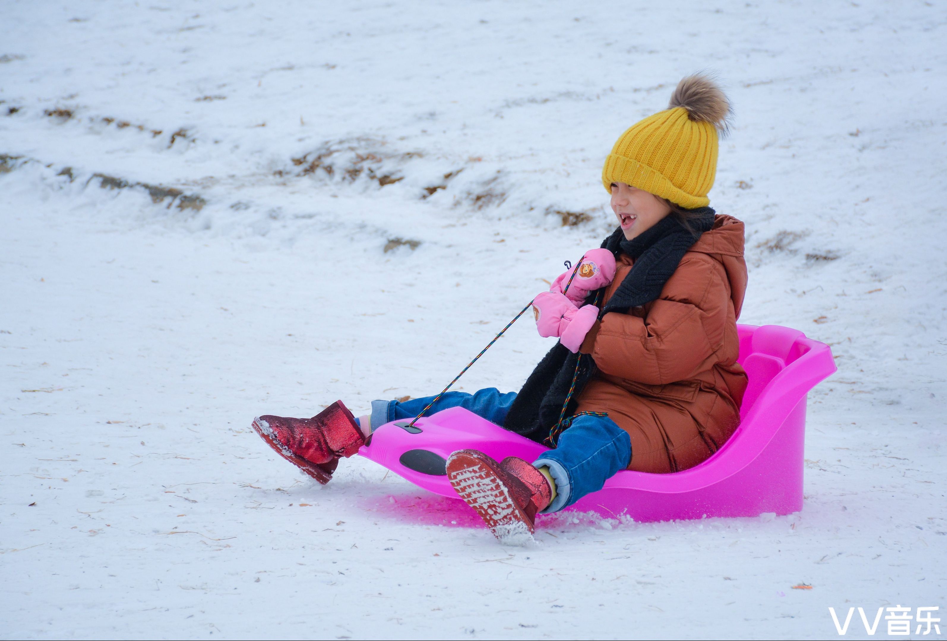 抽冰嘎 打出溜滑 东北人冬天的娱乐方式