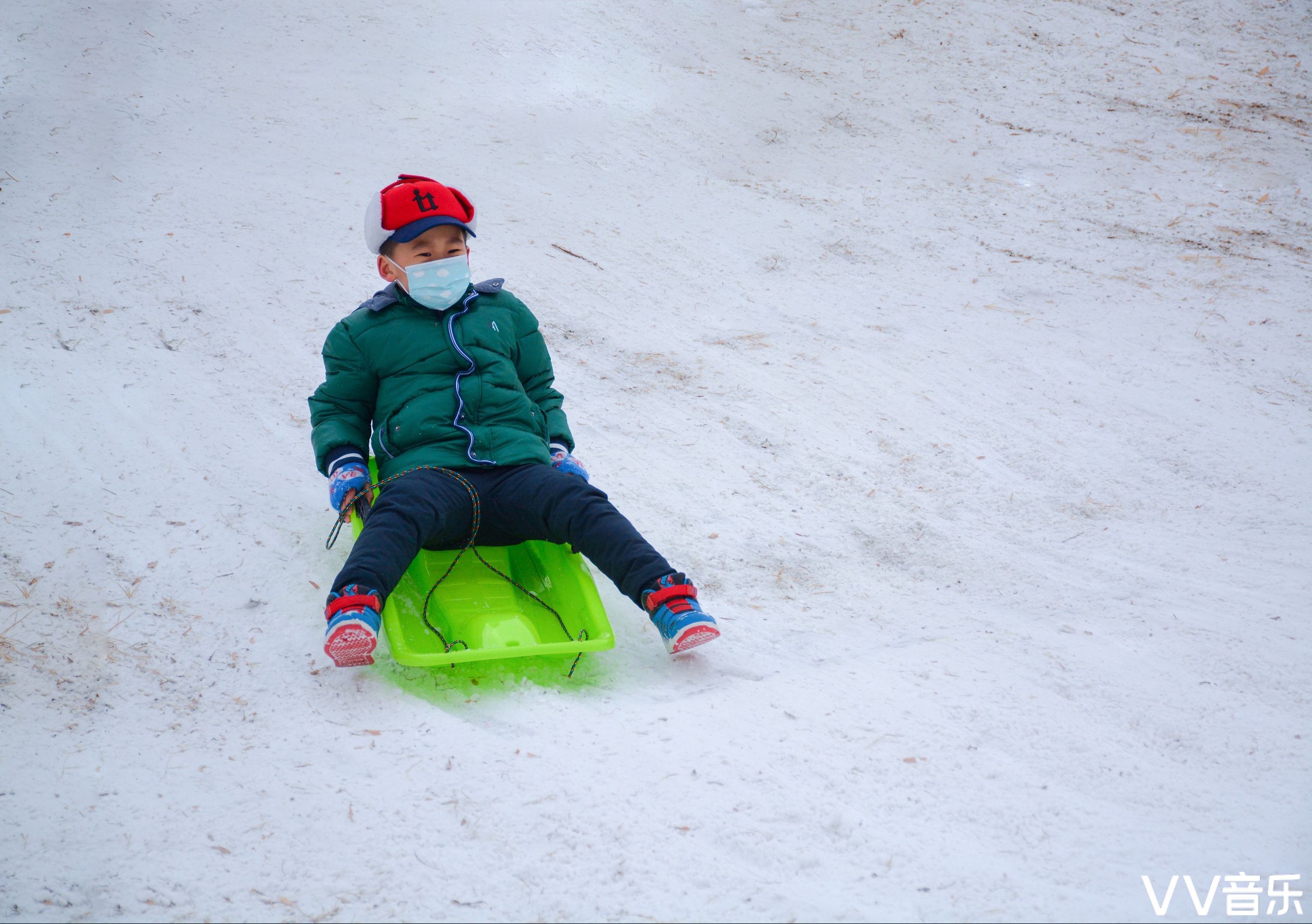 抽冰嘎 打出溜滑 东北人冬天的娱乐方式